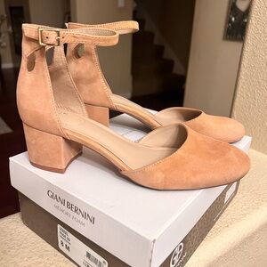 Giani Bernini Women's Nude Block Heel Shoes
Excellent condition